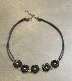 フラワーモチーフ　ネックレス　チョーカー　黒　ブラック