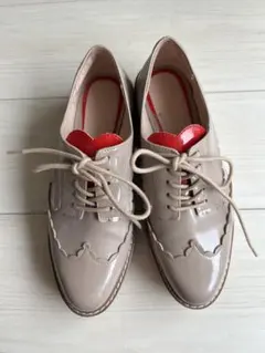 ZARAベージュ ハート型装飾 厚底ローファー