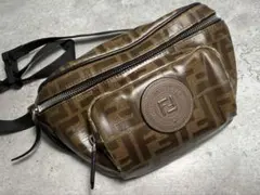 FENDI ズッカ柄 レザー ボディバッグ ウエストポーチ - メルカリ