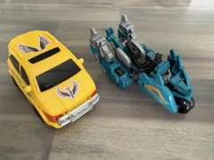 車→ロボット　変身オモチャ