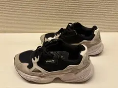 adidas スニーカー ブラック/ホワイト 23cm ファルコン　アディダス