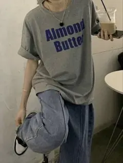 Almond Butter ロゴプリント Tシャツ グレー
