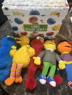 kaws ×セサミストリート　トイコンプリートBOX ユニクロのサムネイル