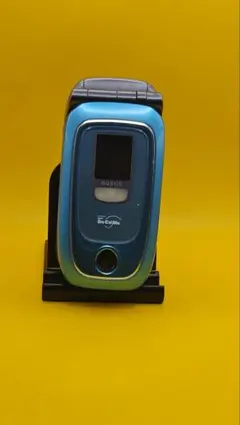 docomo《N251iS》携帯電話本体 ガラケー 折りたたみ式 充電器付き