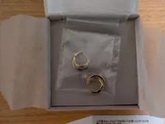 【未使用】ete ビジューハグピアス（イエローゴールド）