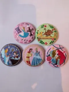 ディズニー刺繍缶バッチ