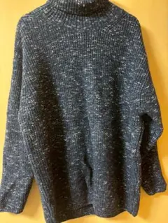 Lui's ダークブルー タートルネックニット