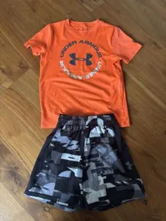 Under Armour Tシャツとショートパンツセット