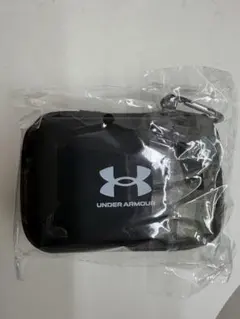 新品UNDER ARMOUR マルチケース カラビナ付き