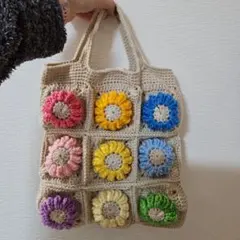 カラフルなぷっくりお花のかぎ針編みバッグ