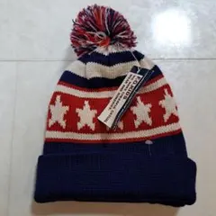 赤、白、青の星柄デザイン　ニット帽　ポンポン付き