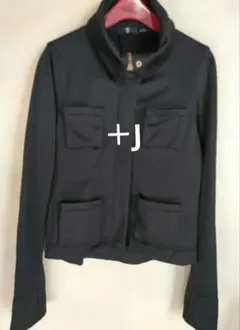 黒いスタンドカラーのジャケット