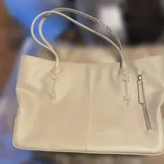 アイボリーバックA4サイズ　レディース　ハンドバッグ　1点限り