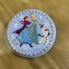 アナとエルサ&ピノキオ刺繍缶バッジセット　ディズニーキャラクターズビスケット
