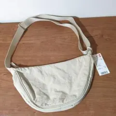 新品未使用　ユニクロ　ラウンドミニショルダーバッグ　ナチュラル
