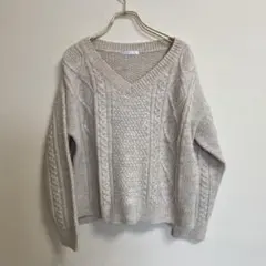 《CINEMA CLUB》ベージュ Vネック ニット　【M】