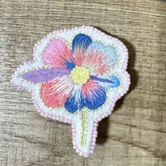 花 刺繍 ハンドメイド ブローチ