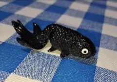 黒い金魚のフィギュアのサムネイル