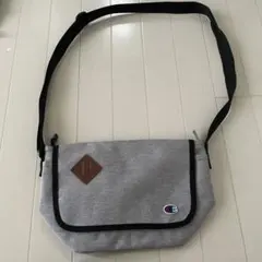 Champion ショルダーバッグ グレーのサムネイル