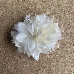 ホワイト 白 フラワー ブローチ 髪飾り