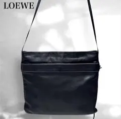 美品◎収納力◎ LOEWE ロエベ　ロゴ型押し　ショルダーバッグ　黒　斜めがけ