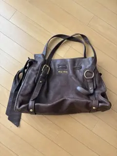 （限定値下げ）miu miu ブラウンレザートートバッグのサムネイル