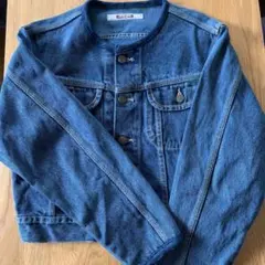 ブルーデニムのショート丈ジャケットです♡