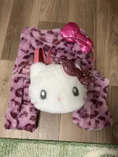 ピンクヒョウ柄ファーとキティちゃんのバッグセット