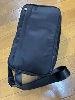 TAKEO KIKUCHI ブラックショルダーバッグ