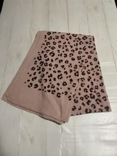 COUC DE GRACE ヒョウ柄ピンクマフラー