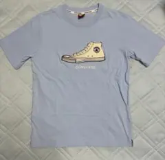 コンバースのオールスタースニーカーアップリケ付きTシャツ