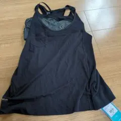 新品　Reebok 黒 タンクトップ メッシュストラップ　M　インナー付