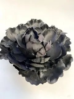 黒い花形ブローチ　コサージュ 卒業式　パーティーに