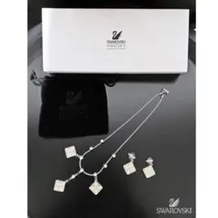 残暑セール〇スワロフスキー　ネックレス&ピアスセット スクエア型