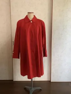 赤 トレンチコート