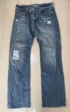 ダメージジーンズ