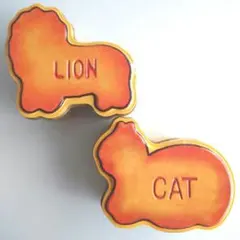 ギンビス厚焼きたべっ子どうぶつチョコビスケット　 （ライオン缶・ネコ缶）