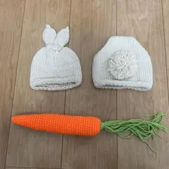 ニューボーンフォト　ウサギ耳とポンポンのニット帽2点セット