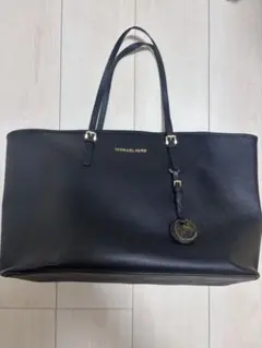 【美品】マイケルコース トートバッグ　ゴールドロゴチャーム　肩掛け　黒　大容量