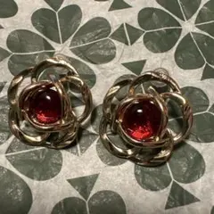 ヴィンテージ　デザイン　花の形状 赤いガラス ピアス(両耳用)