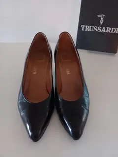 トラサルディ　黒パンプス　箱つきのサムネイル