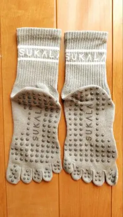 LAVA SUKALA ピラティスソックス 5本指 滑り止め付き グレーのサムネイル