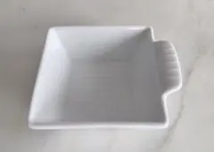 最終セール‼️白いストライプ模様の角皿3個セット