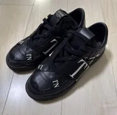 VALENTINO ブラックスニーカーのサムネイル