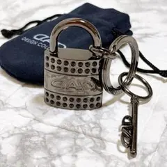 【販売終了品】D.A.D パドロック キーホルダー BK ジェット 販売終了品】D.A.D パドロック キーホルダー BK ジェット - メルカリ
