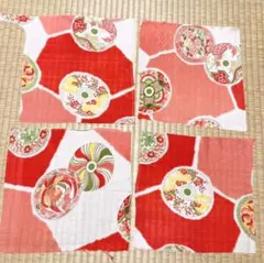 古布端切れ４枚　花柄　手毬柄　朱色　着物はぎれ　ハギレ　正絹　絹