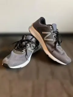 【美品】New Balance ランニングシューズ グレー 27cm