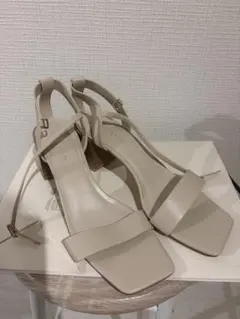 CHARLES & KEITH ストラップサンダル ベージュのサムネイル