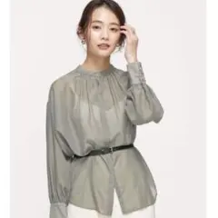 美品✨ナノユニバース シアーストライプブラウス バンドカラー カーキ Fのサムネイル