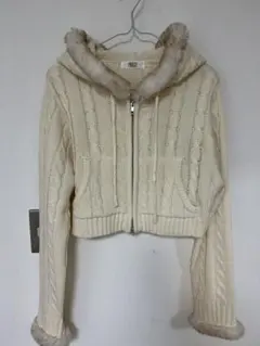 ファー付きケーブル編みニット ポケット付き